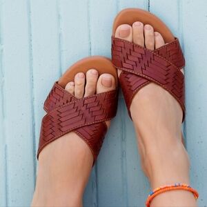 Huaraches By Bearpaw Womens Brown Leather Cross Strap Slide Sandals - Size 8